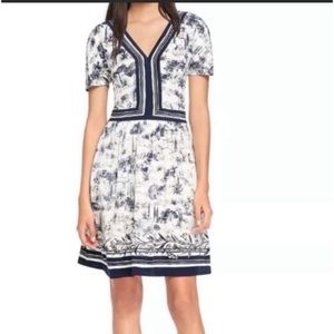 Tory Burch Silk Interlock Print V-neck Ivory Toile Casual Dress Navy xl
